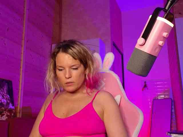 Findom_Lady_Shine webcam