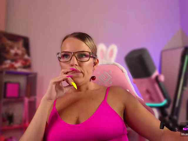 Findom_Lady_Shine webcam