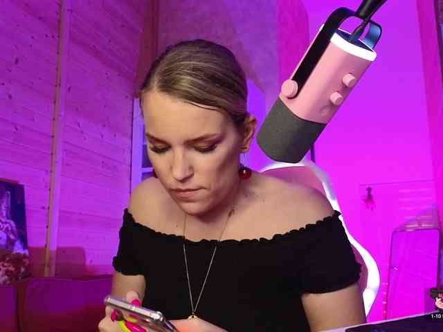 Findom_Lady_Shine webcam