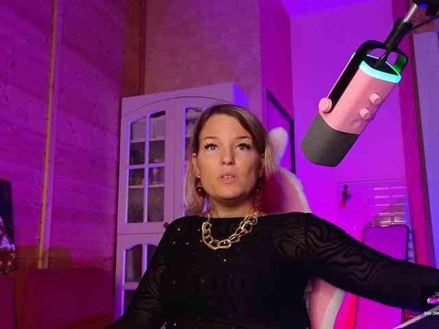 Findom_Lady_Shine webcam