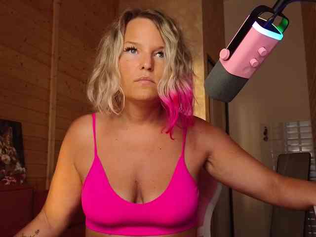 Findom_Lady_Shine webcam