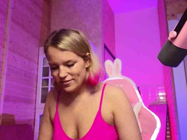 Findom_Lady_Shine webcam