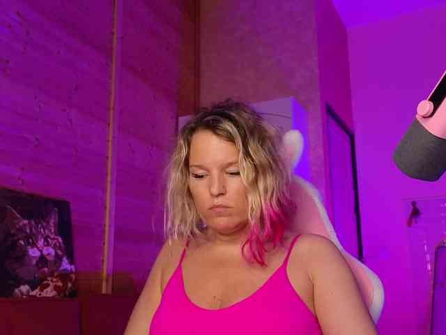 Findom_Lady_Shine webcam
