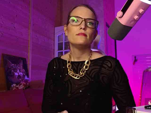 Findom_Lady_Shine webcam