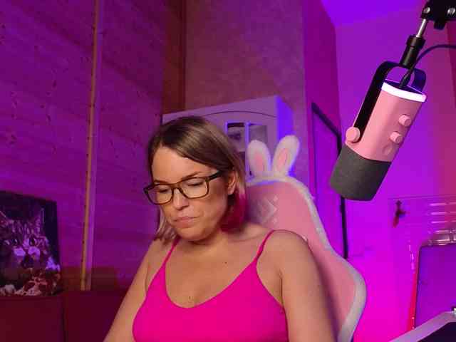 Findom_Lady_Shine webcam