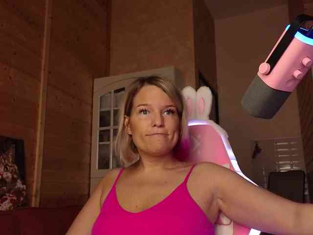 Findom_Lady_Shine webcam