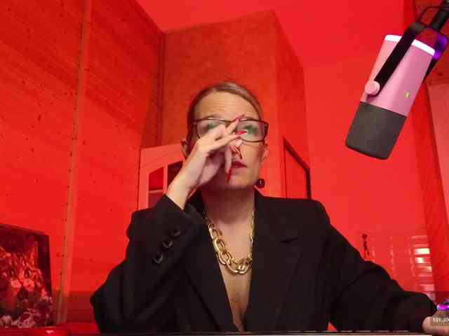 Findom_Lady_Shine webcam