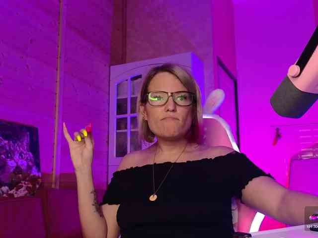 Findom_Lady_Shine webcam