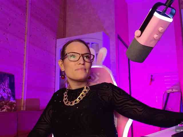 Findom_Lady_Shine webcam