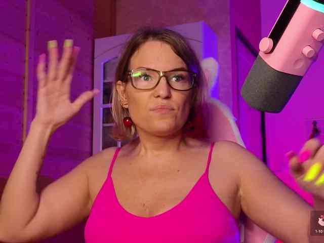 Findom_Lady_Shine webcam