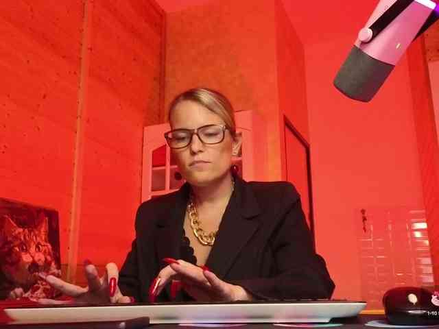 Findom_Lady_Shine webcam