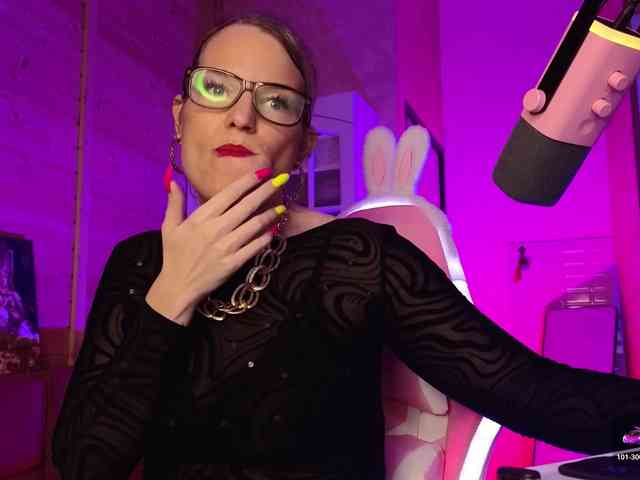 Findom_Lady_Shine webcam
