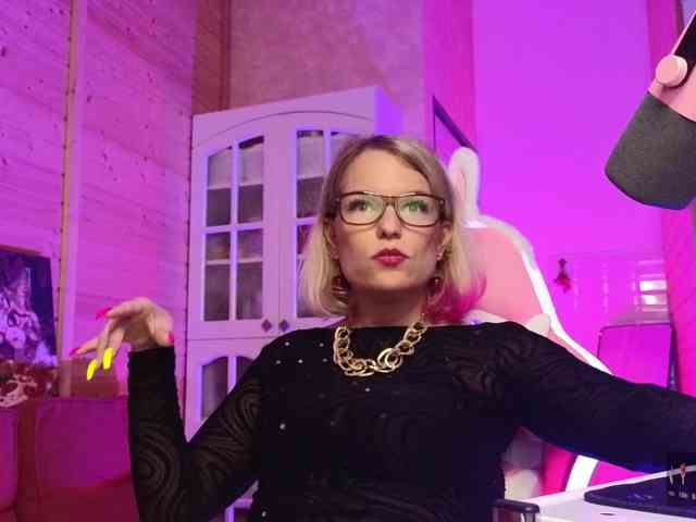 Findom_Lady_Shine webcam