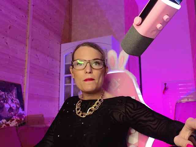 Findom_Lady_Shine webcam