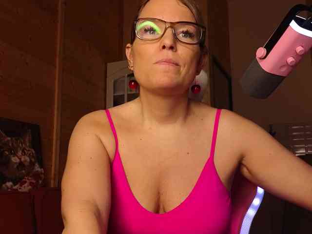 Findom_Lady_Shine webcam