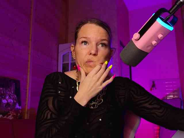 Findom_Lady_Shine webcam