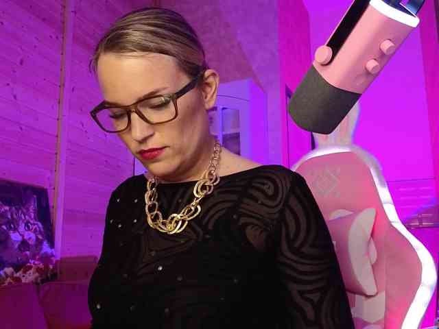 Findom_Lady_Shine webcam