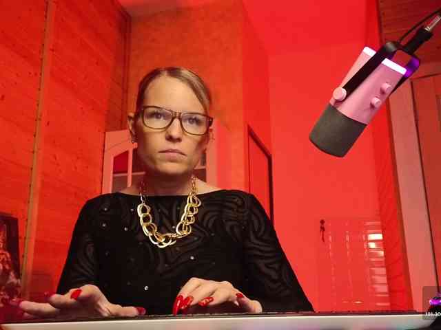 Findom_Lady_Shine webcam