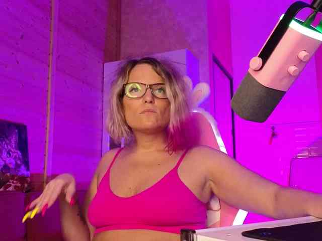 Findom_Lady_Shine webcam