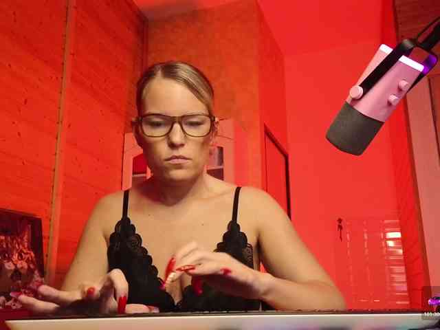 Findom_Lady_Shine webcam