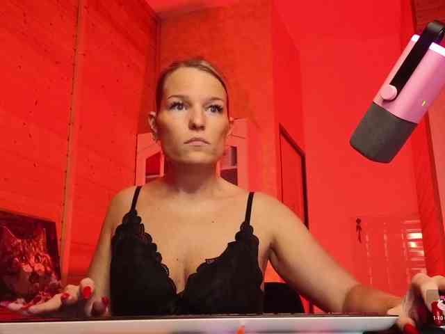 Findom_Lady_Shine webcam