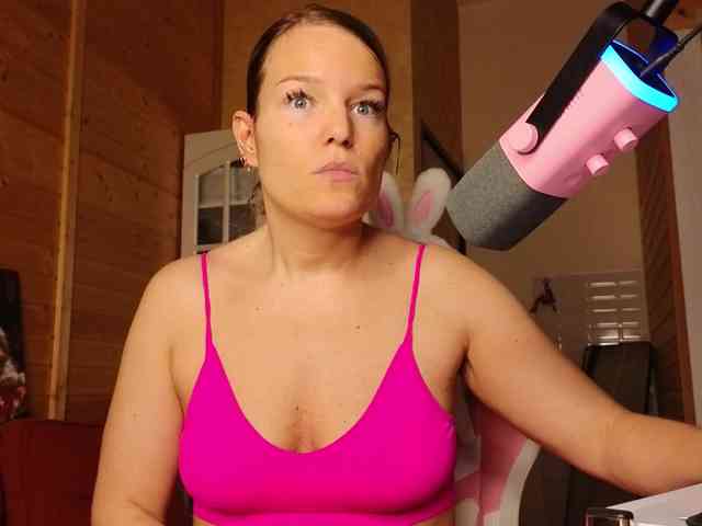 Findom_Lady_Shine webcam