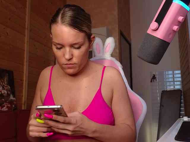 Findom_Lady_Shine webcam