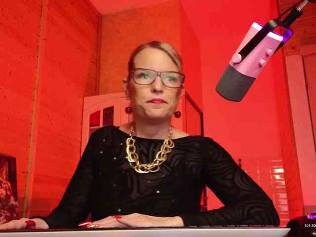 Findom_Lady_Shine webcam