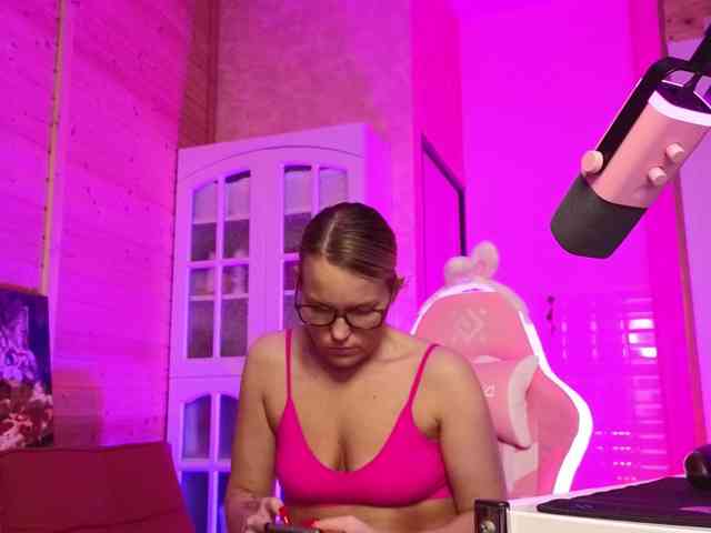 Findom_Lady_Shine webcam
