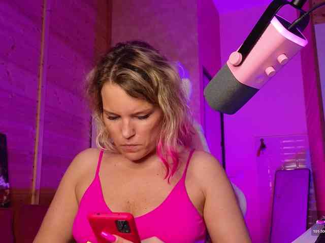 Findom_Lady_Shine webcam
