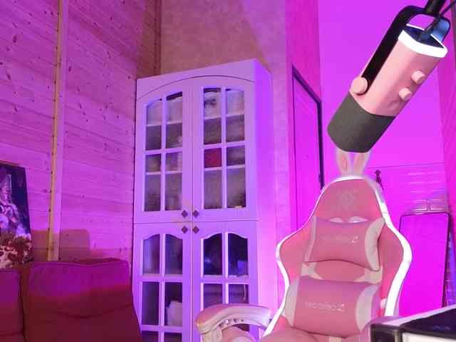 Findom_Lady_Shine webcam