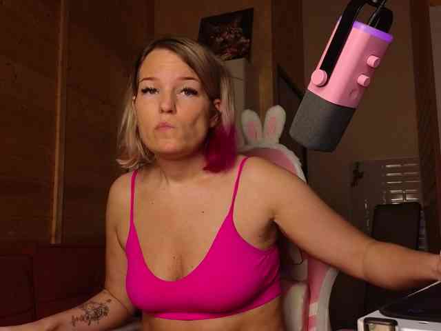 Findom_Lady_Shine webcam