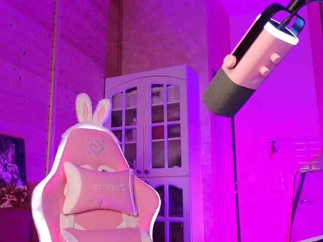 Findom_Lady_Shine webcam