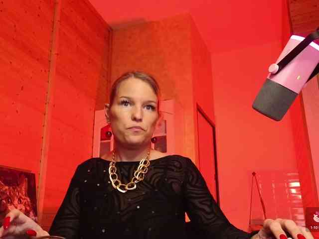 Findom_Lady_Shine webcam