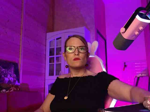 Findom_Lady_Shine webcam