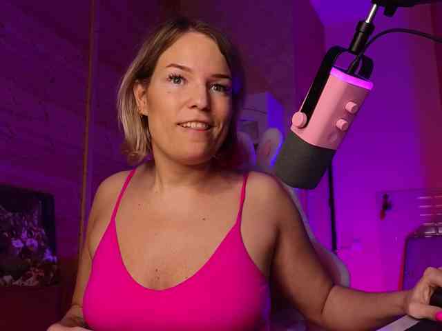 Findom_Lady_Shine webcam