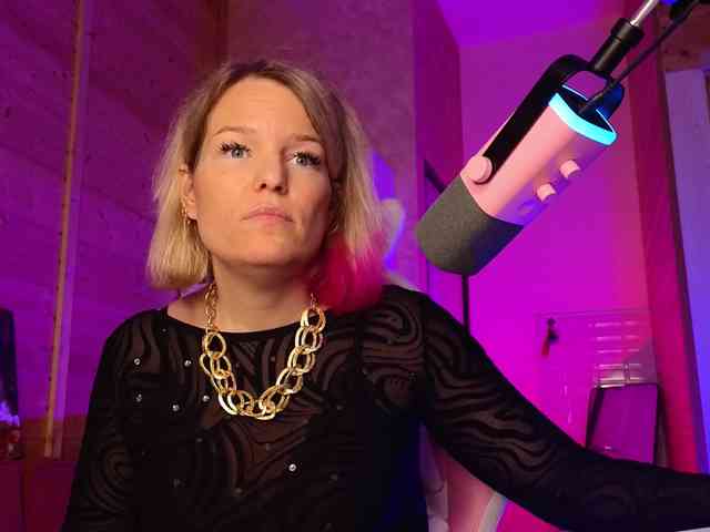 Findom_Lady_Shine webcam