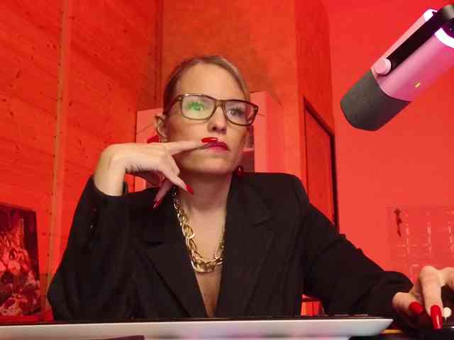 Findom_Lady_Shine webcam