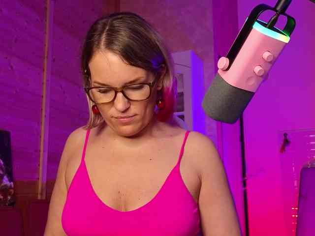 Findom_Lady_Shine webcam