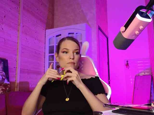 Findom_Lady_Shine webcam