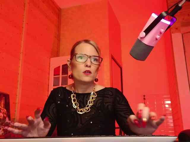 Findom_Lady_Shine webcam