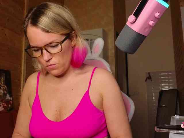 Findom_Lady_Shine webcam