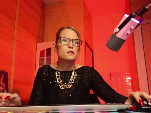 Findom_Lady_Shine webcam