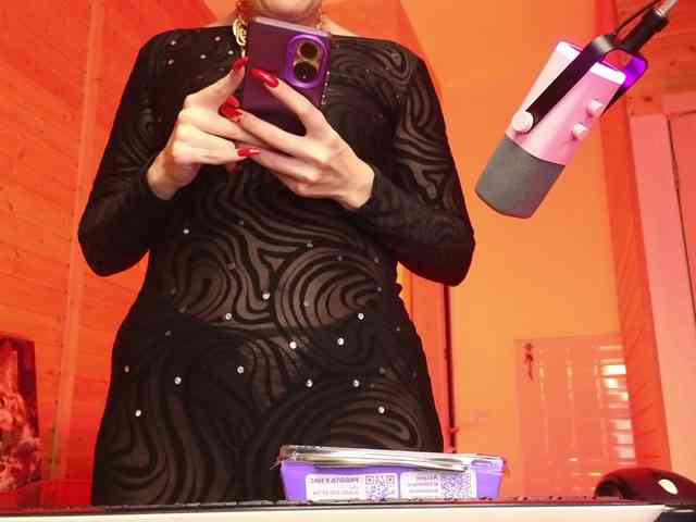 Findom_Lady_Shine webcam