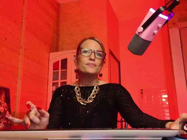 Findom_Lady_Shine webcam