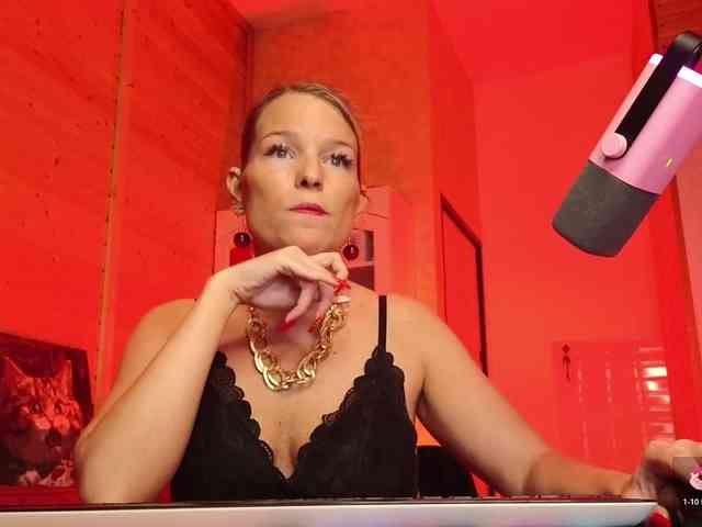 Findom_Lady_Shine webcam