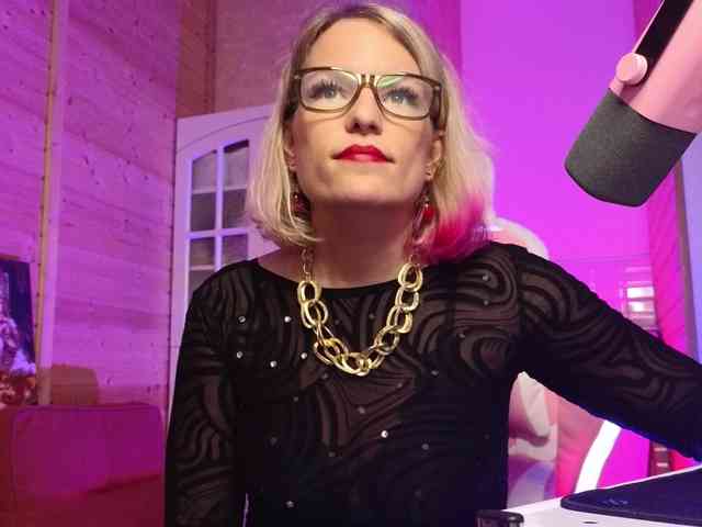 Findom_Lady_Shine webcam