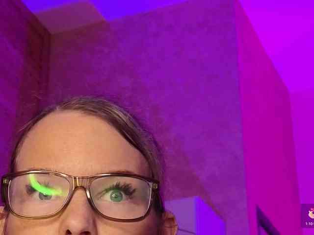 Findom_Lady_Shine webcam