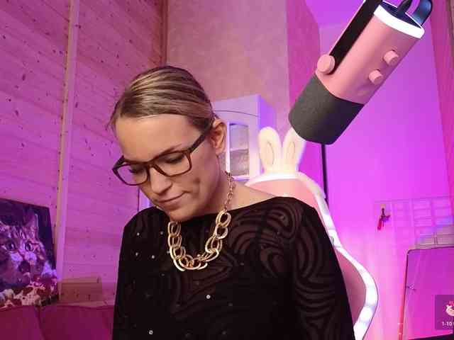 Findom_Lady_Shine webcam