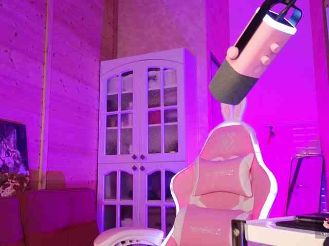Findom_Lady_Shine webcam